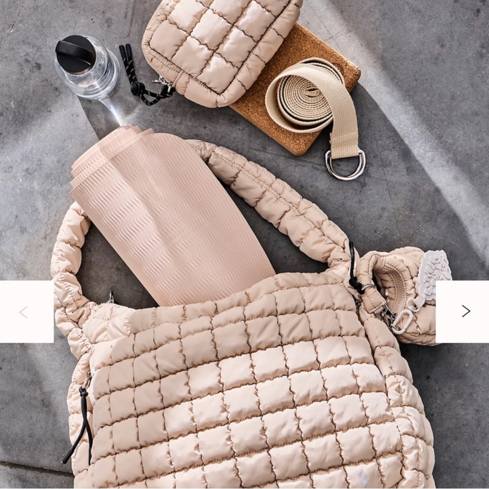 FP MOVEMENT CARRYALL QUILTED CREAM BAG GUC - Picture 2 of 5